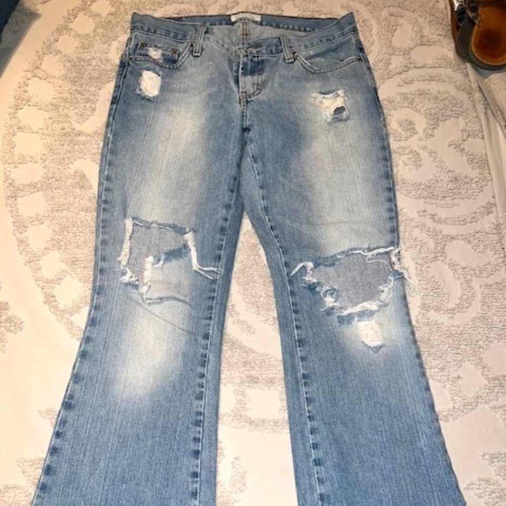 American Eagle Outfitters, low rise, distressed & flare leg, size 6 short